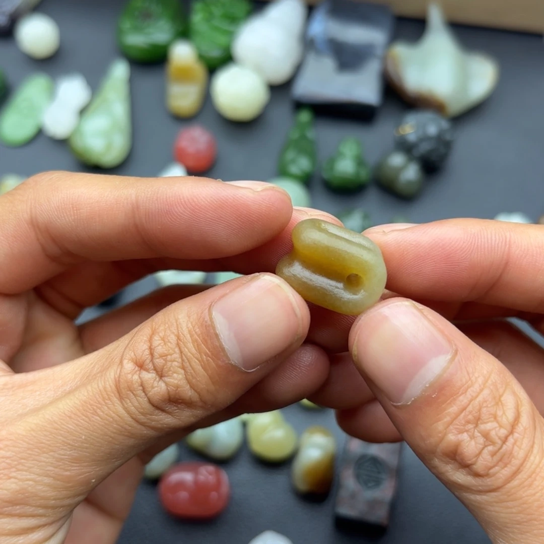 T***&和田玉未镶嵌颈饰