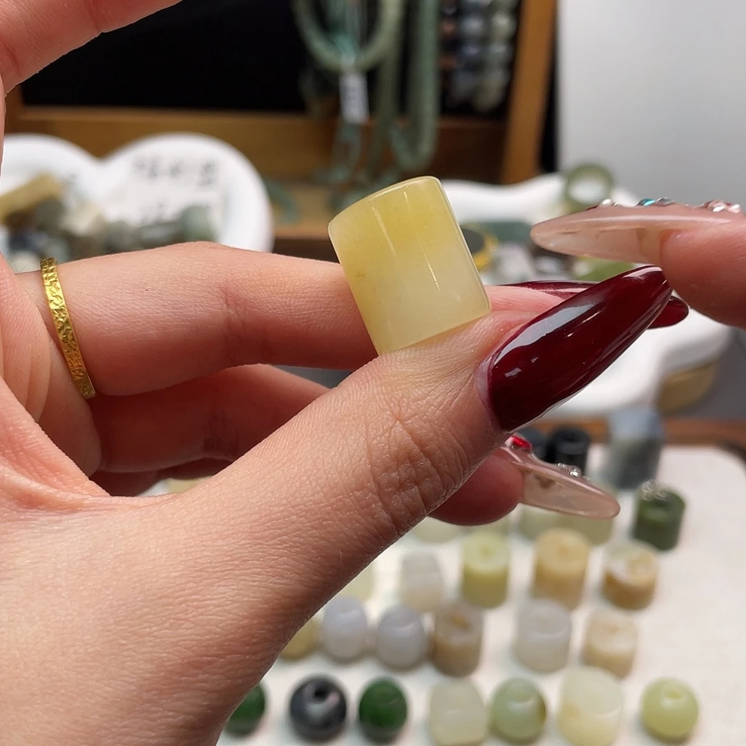 崧***蓝和田玉未镶嵌颈饰