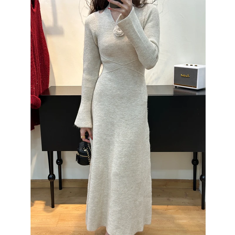 法式复古优雅挂脖花朵千金风2025修身显瘦软糯针织连衣裙气质长裙