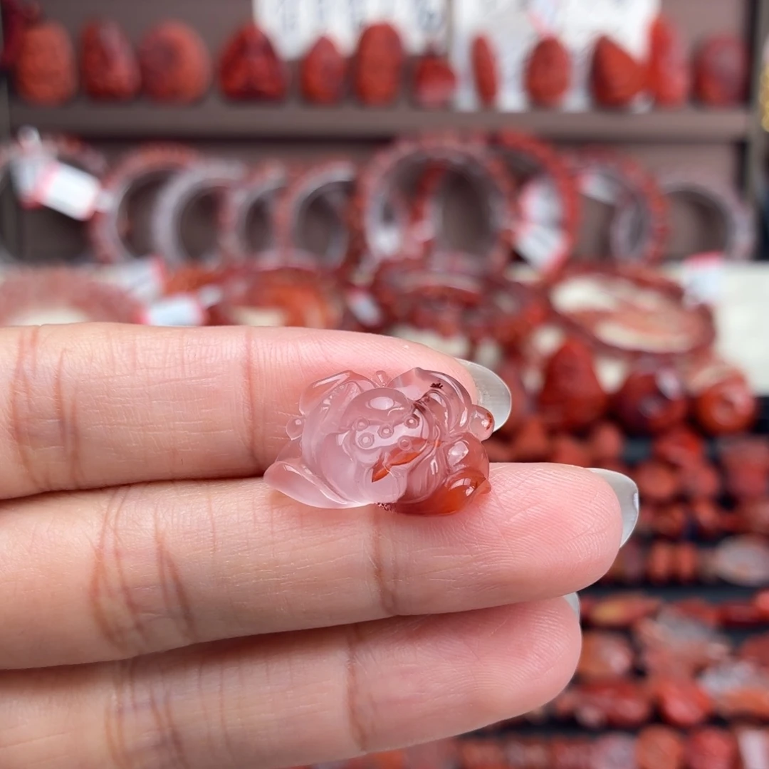 南红玛瑙未镶嵌颈饰莲花