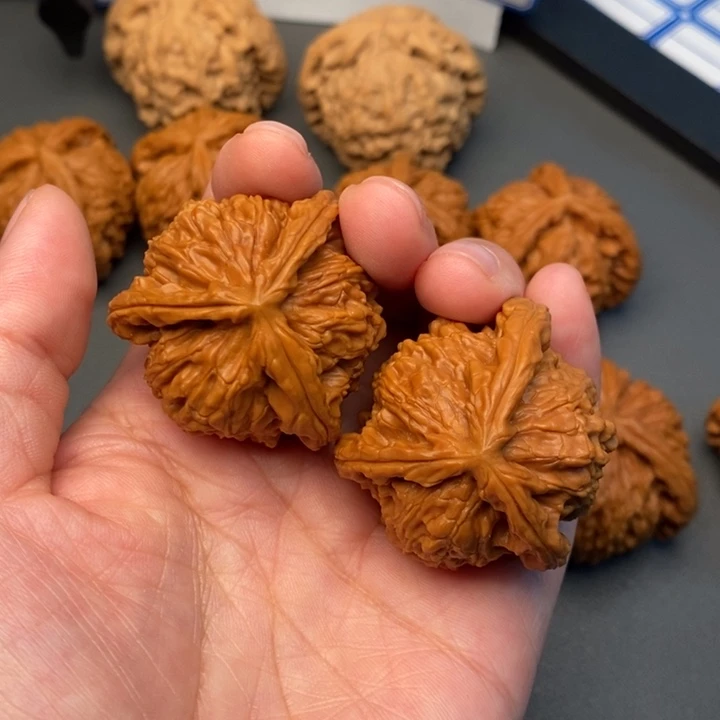 文玩核桃吊坠刘*锅核桃