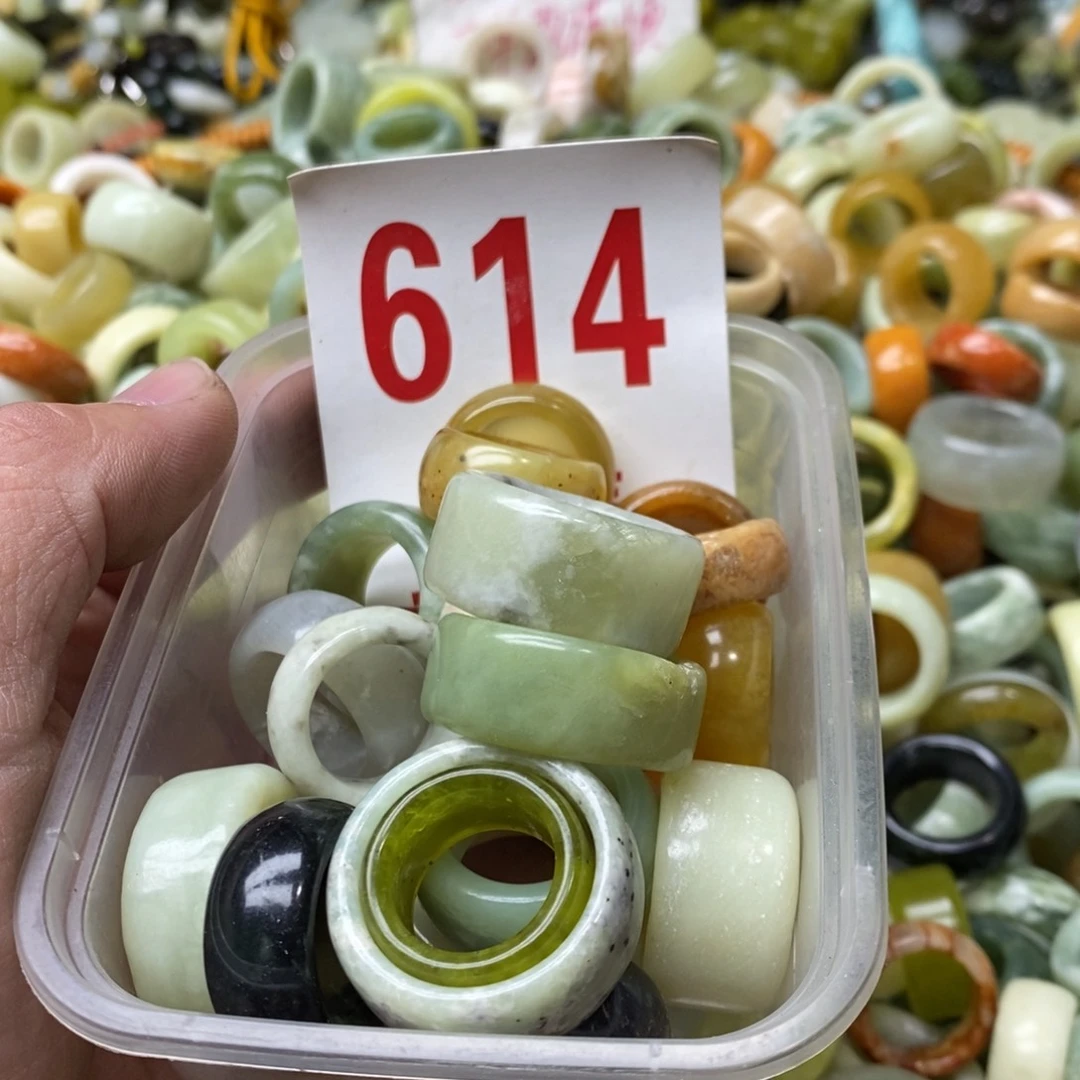 蛇纹石玉挂坠未镶嵌