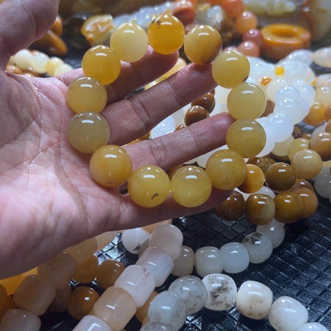 石英质玉未镶嵌颈饰