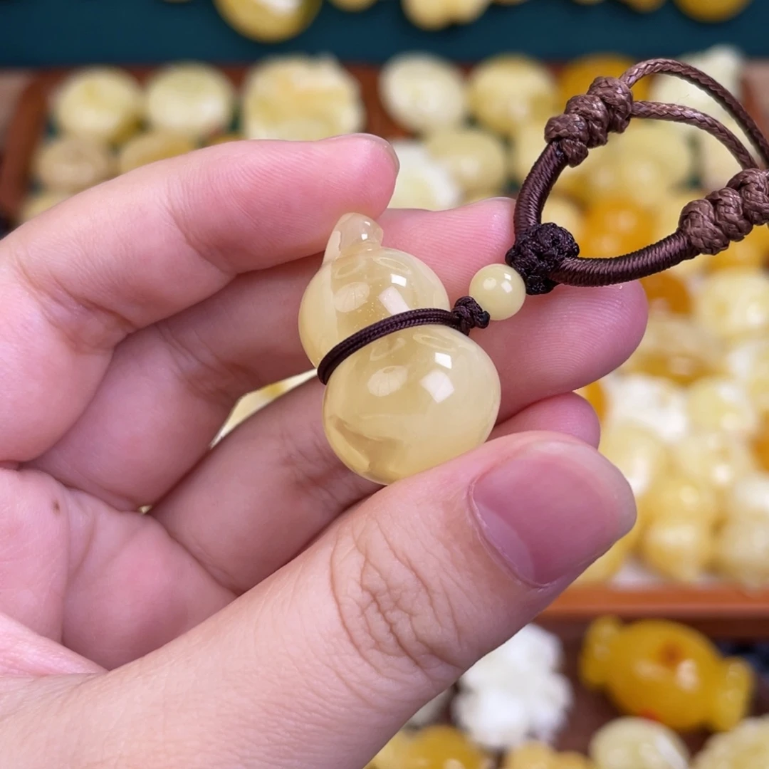 未镶嵌吊坠(赠链)蜜蜡