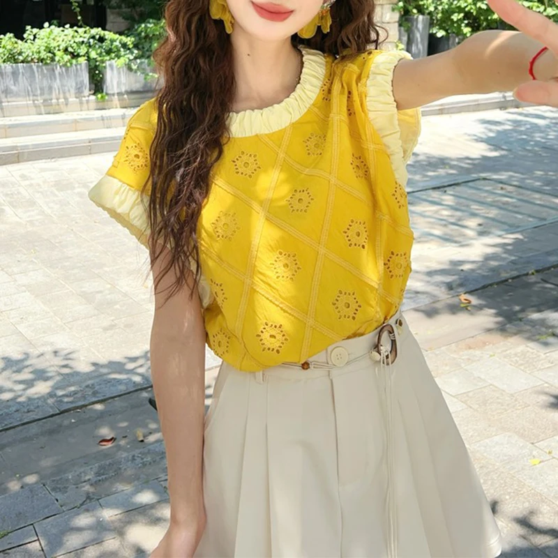 港风复古圆领短款镂空衬衫女2025夏季切款宽松格纹上衣小个子薄款