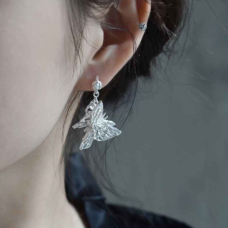东黑三白 925银耳饰 折翼蝶 s930银原创设计立体蝴蝶小巧百搭耳钉