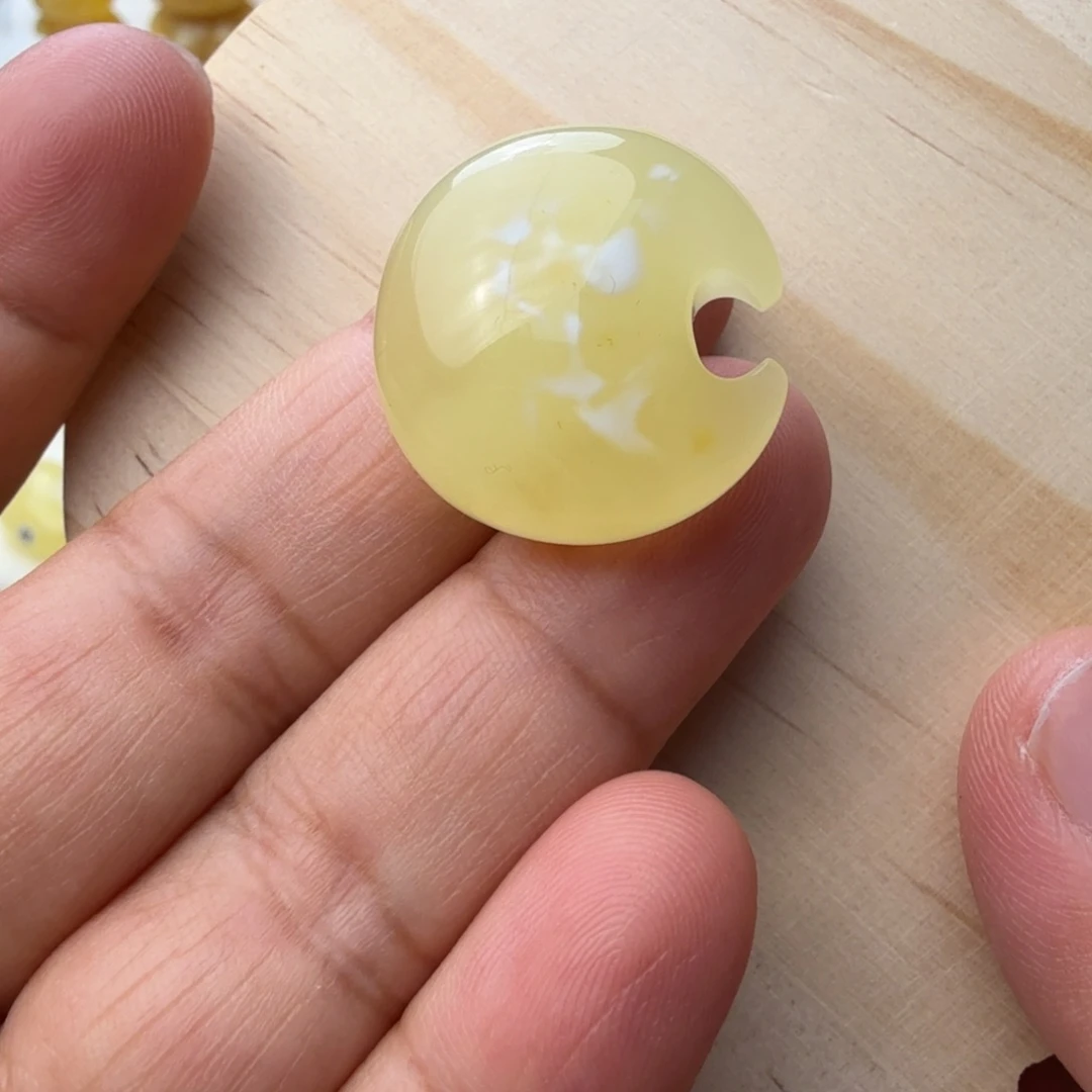 未镶嵌琥珀裸石4.1克