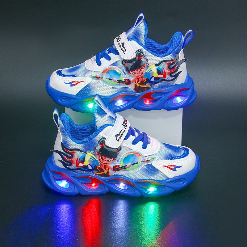 新款哪吒带灯运动鞋2025春夏季网面透气男童防滑软时尚底跑步鞋