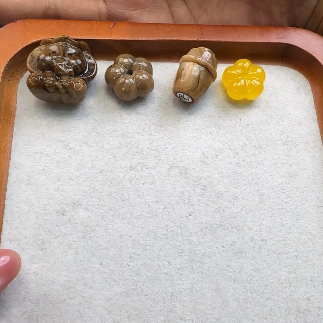 琥珀颈饰未镶嵌琥珀
