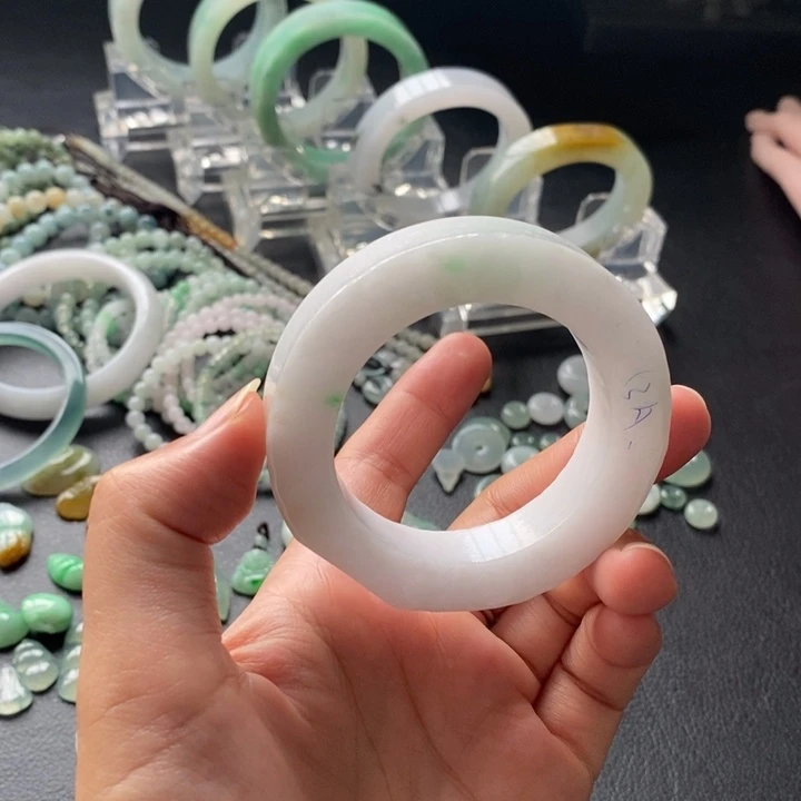 未镶嵌翡翠手镯定制翡翠