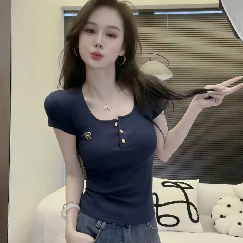 简约纯欲风方领纽扣短袖t袖修身显身体显瘦洋气刺绣夏季新款上衣