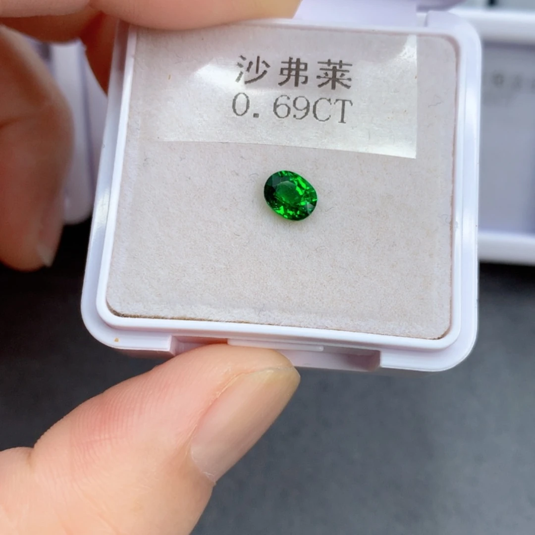 石榴石（沙弗莱）0.69克拉裸石未镶嵌