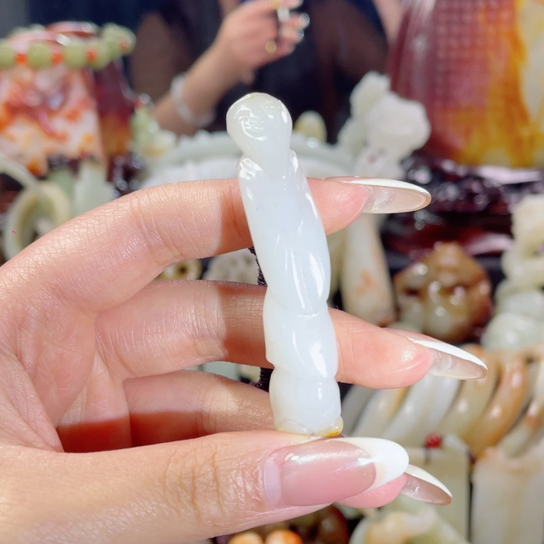 昵***喃和田玉未镶嵌挂件