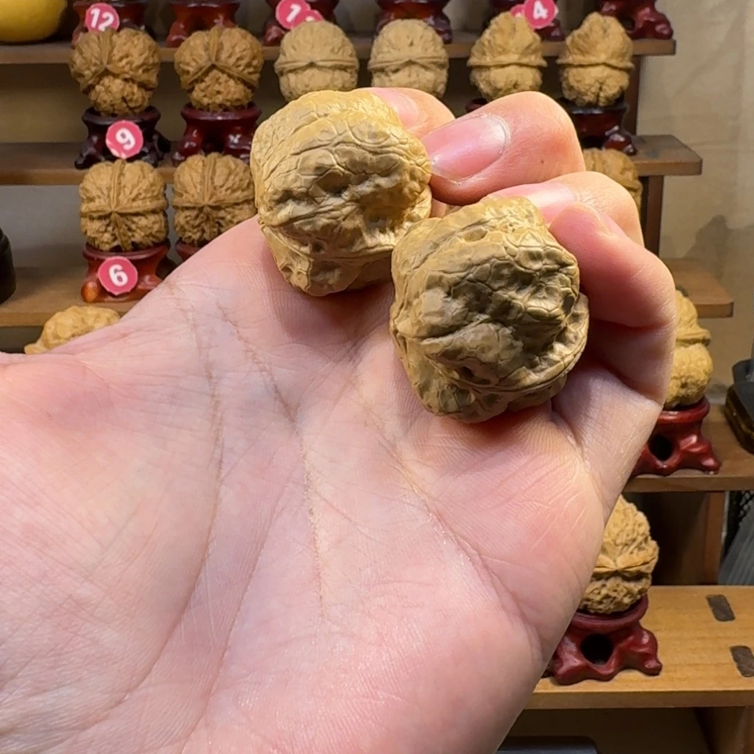 铁核桃把件肌肉尊金蟾