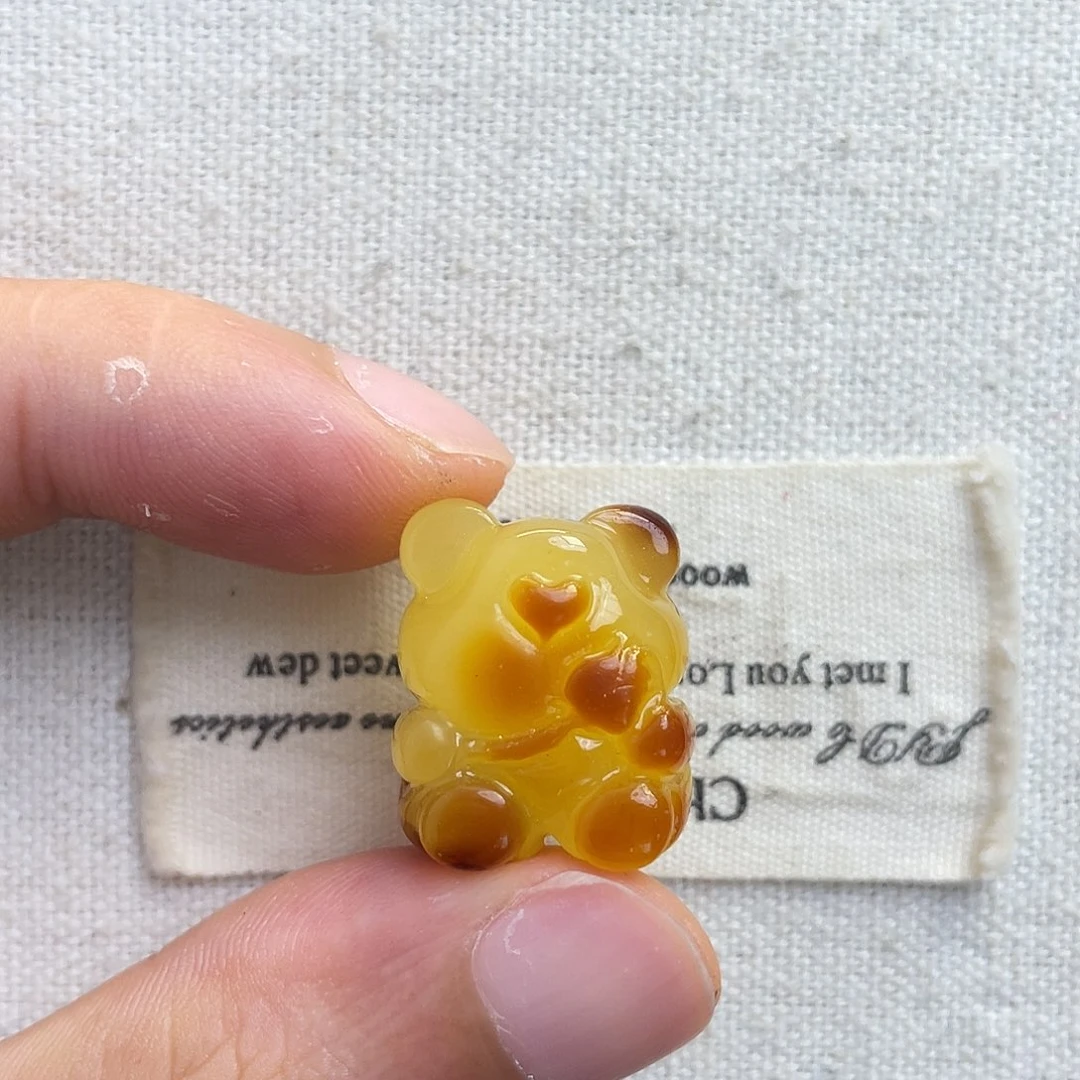 裸石琥珀未镶嵌小红花小熊