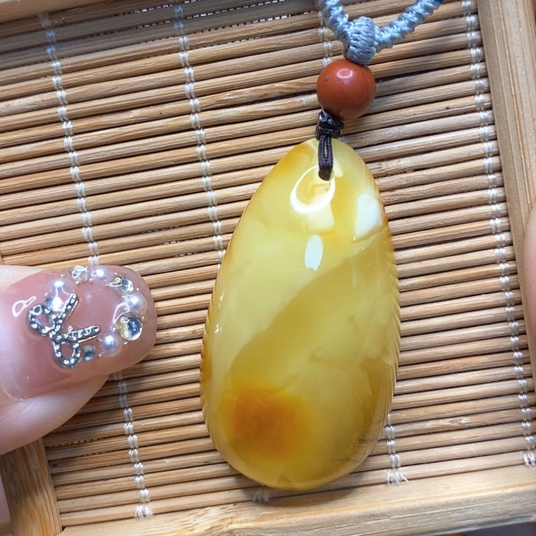 琥珀颈饰未镶嵌陈