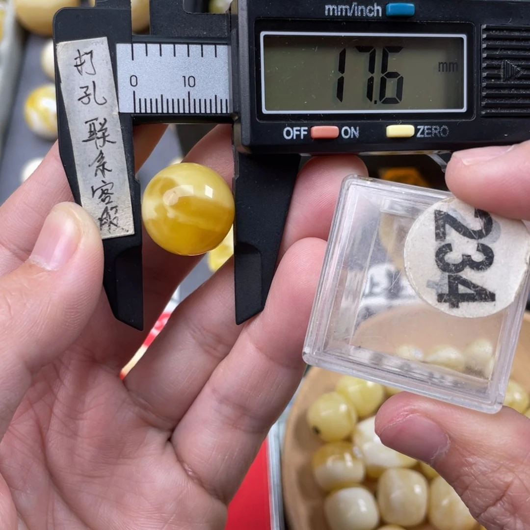 蜜蜡珠宝奇石未镶嵌