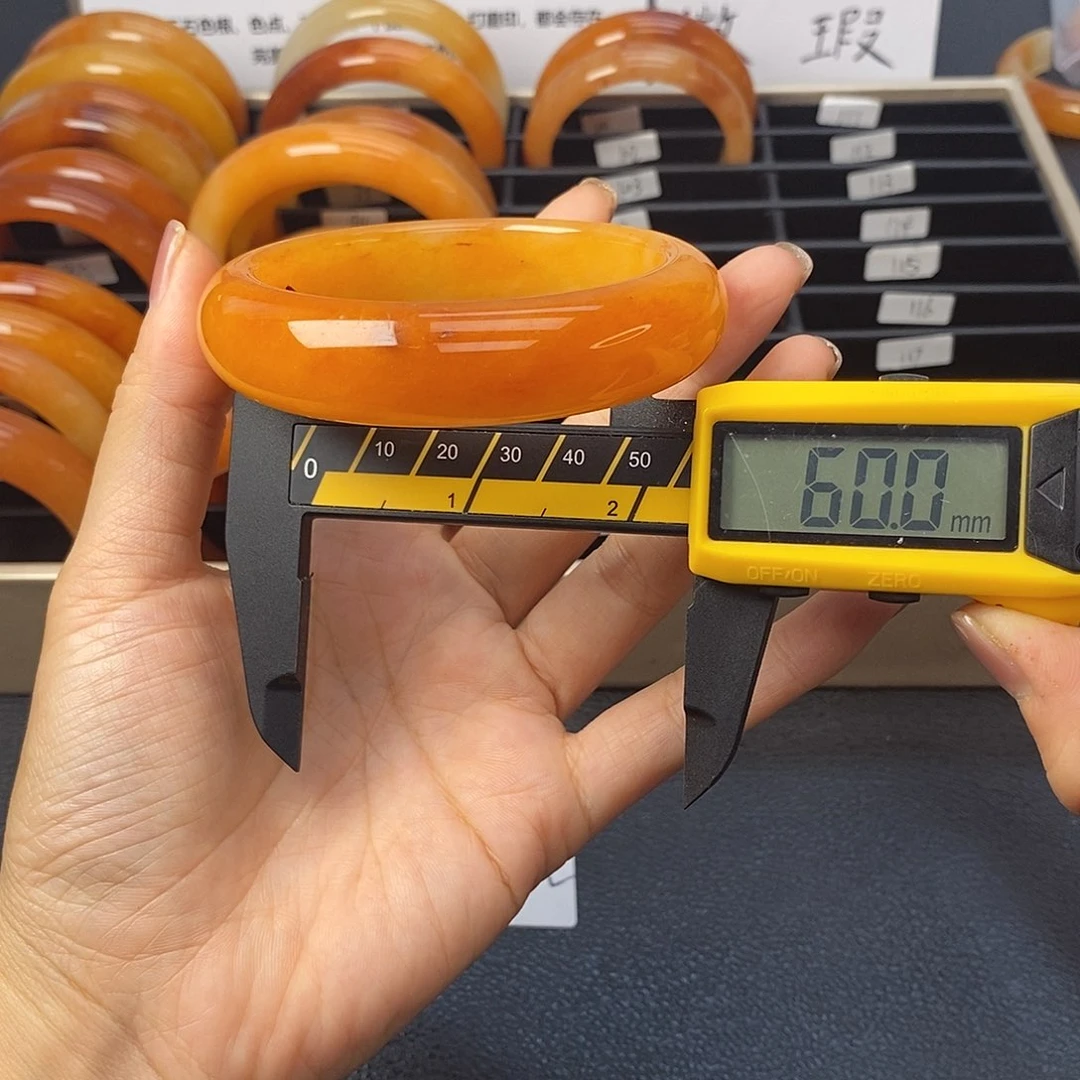 未镶嵌石英质玉（黄龙玉）手镯103号茄子山金沙老油红如血黄龙