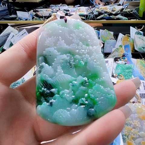 颈饰未镶嵌翡翠一个