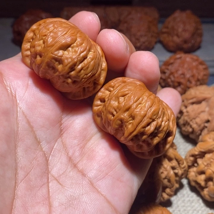 阳***糖文玩核桃吊坠核桃