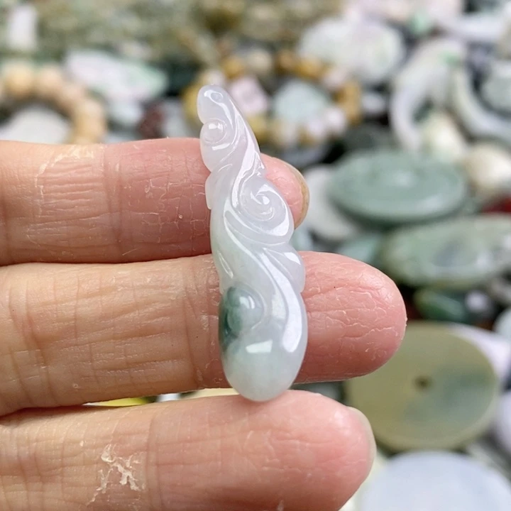 阿***鱼翡翠未镶嵌颈饰天然翡翠