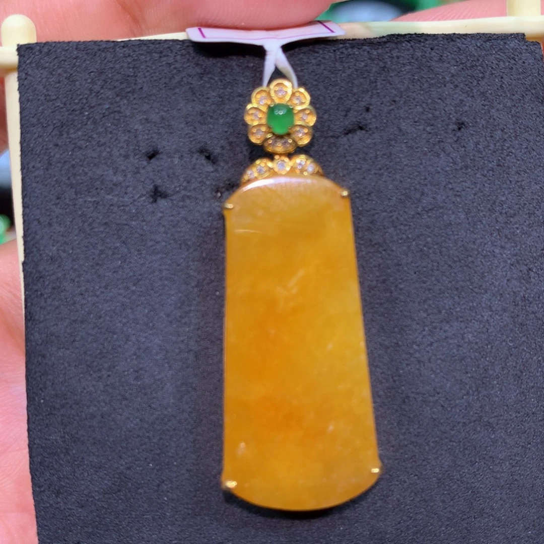 翡翠18K金镶嵌颈饰翡翠