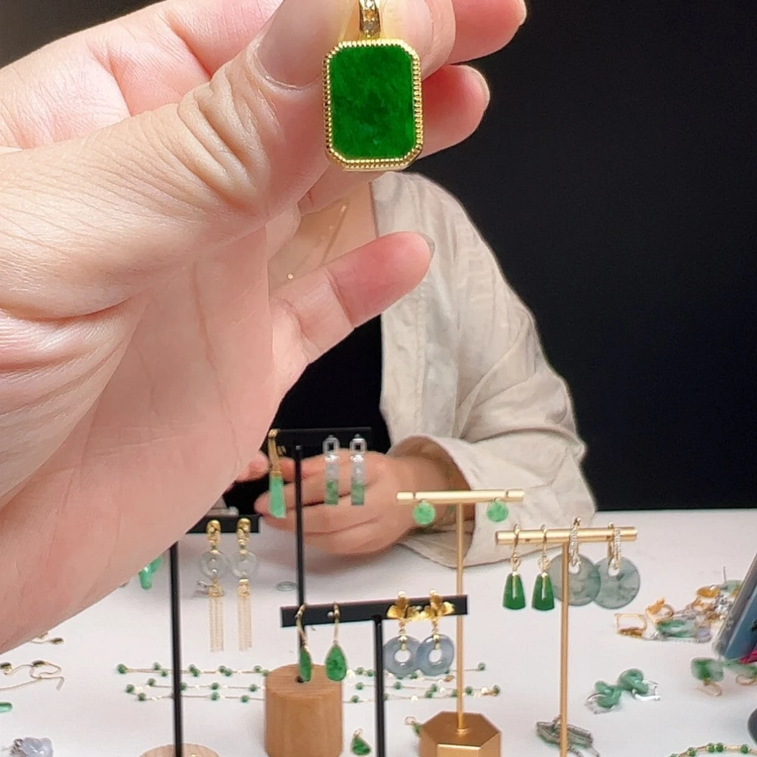 翡翠银S925镶嵌耳饰天然翡翠