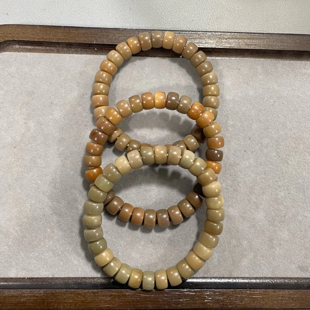 P12敦煌菩提卡0.9药片单圈手串（底色多样，发货发其一）