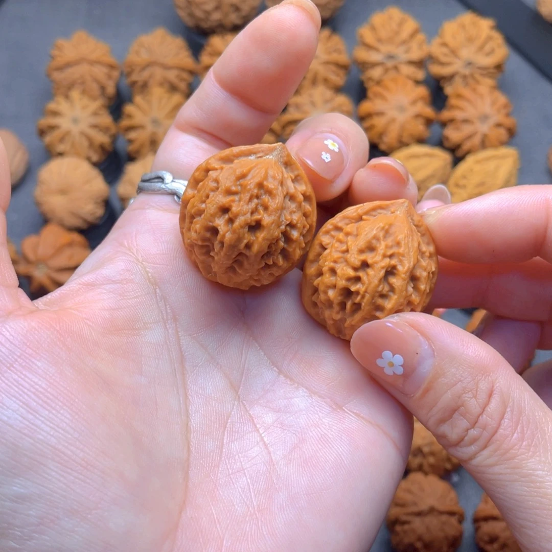 核桃文玩把件火山石