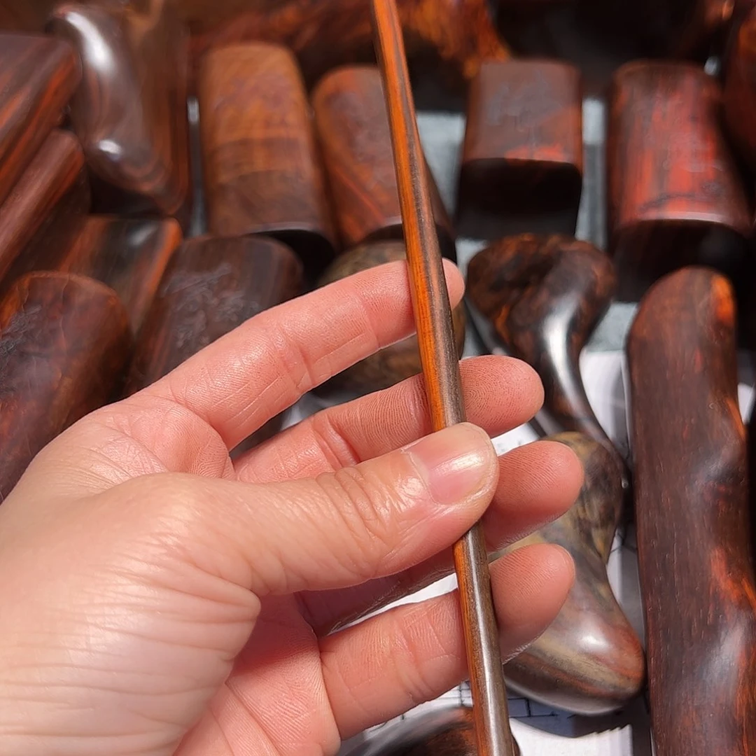 交趾黄檀（大红酸枝）衣*