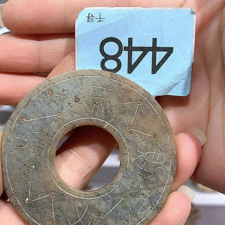 和田玉未镶嵌把件