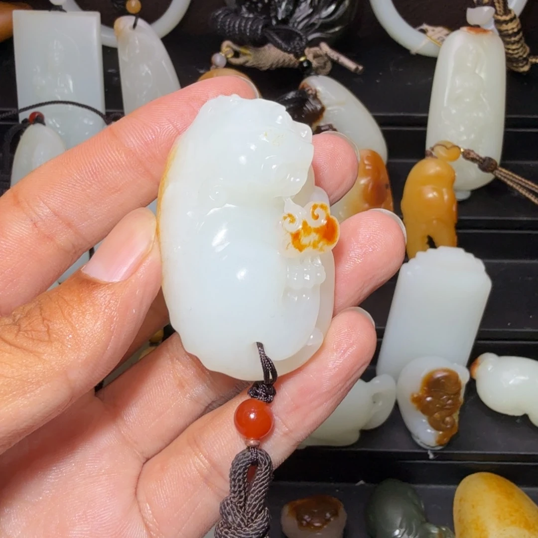 和田玉未镶嵌颈饰一**光