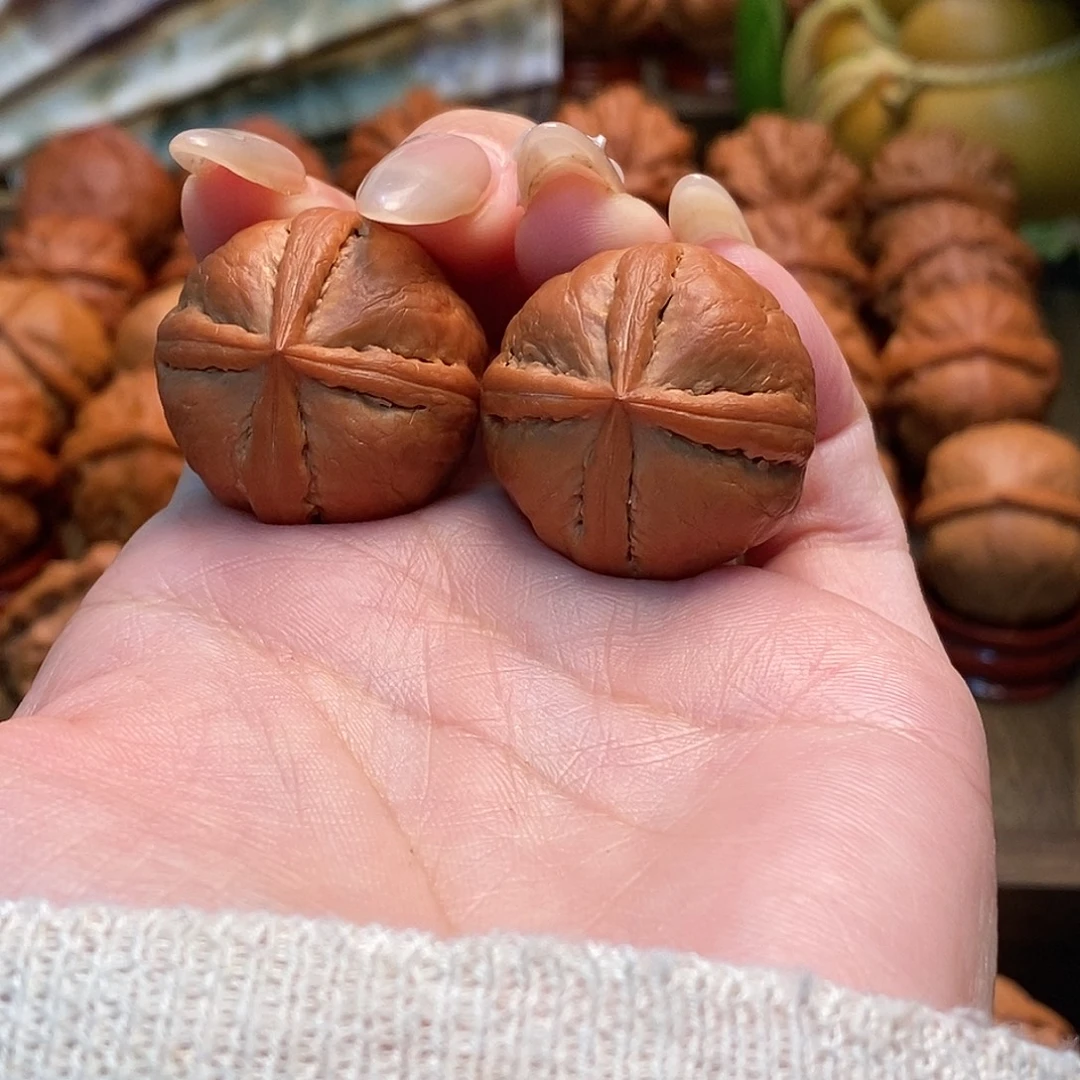 苞***师文玩核桃吊坠龙珠四棱