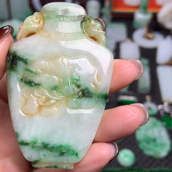 翡翠未镶嵌挂件清