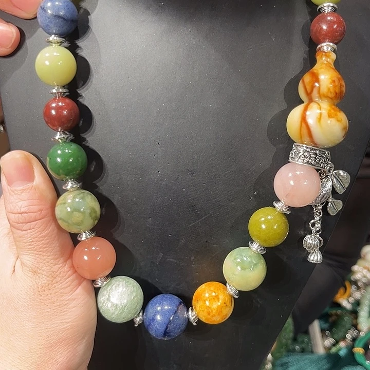 颈饰未镶嵌和田玉（糖玉）