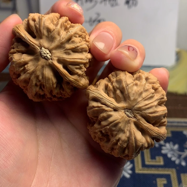 吊坠文玩核桃（****>粗筋