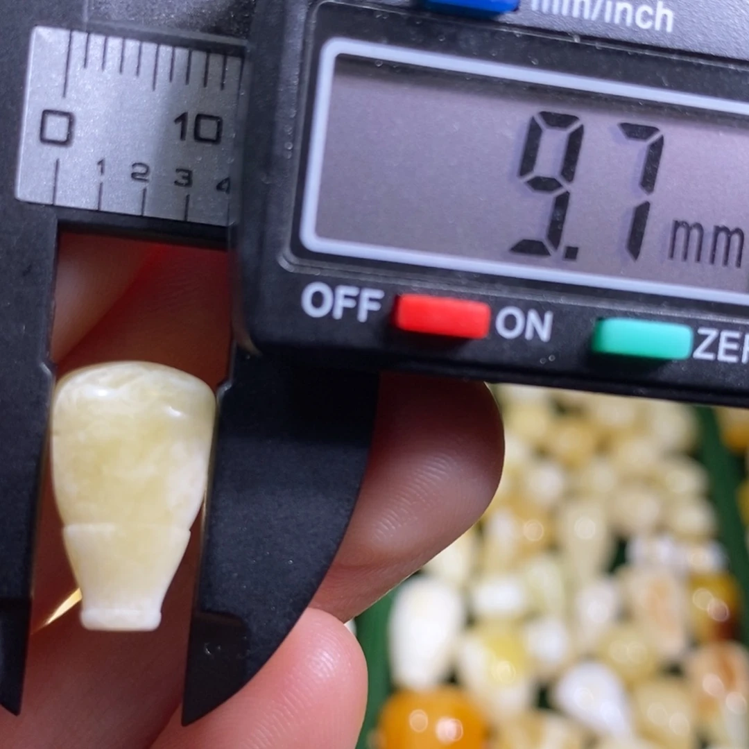 蜜蜡未镶嵌裸石配饰