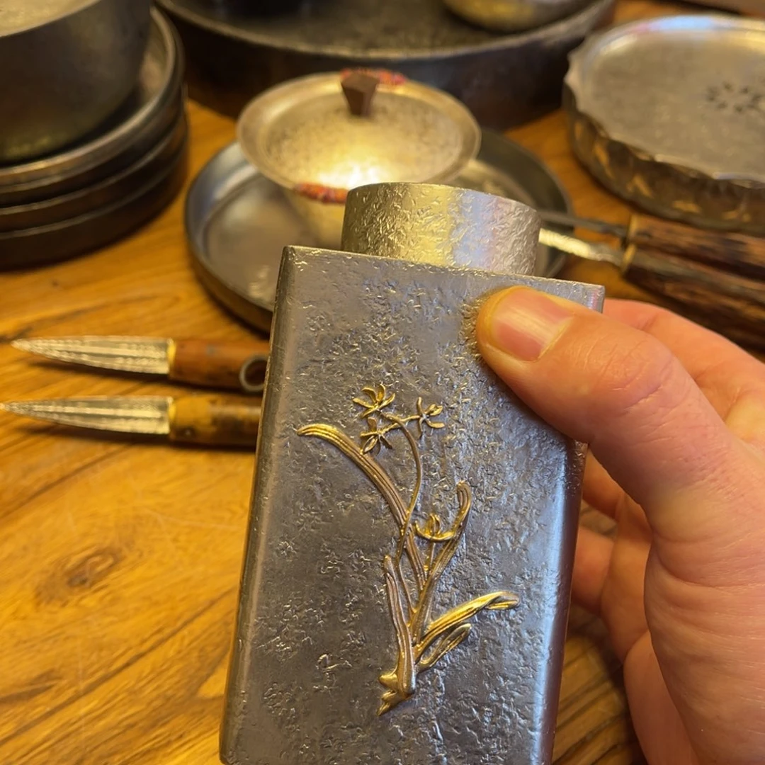 足锡茶叶罐……………………