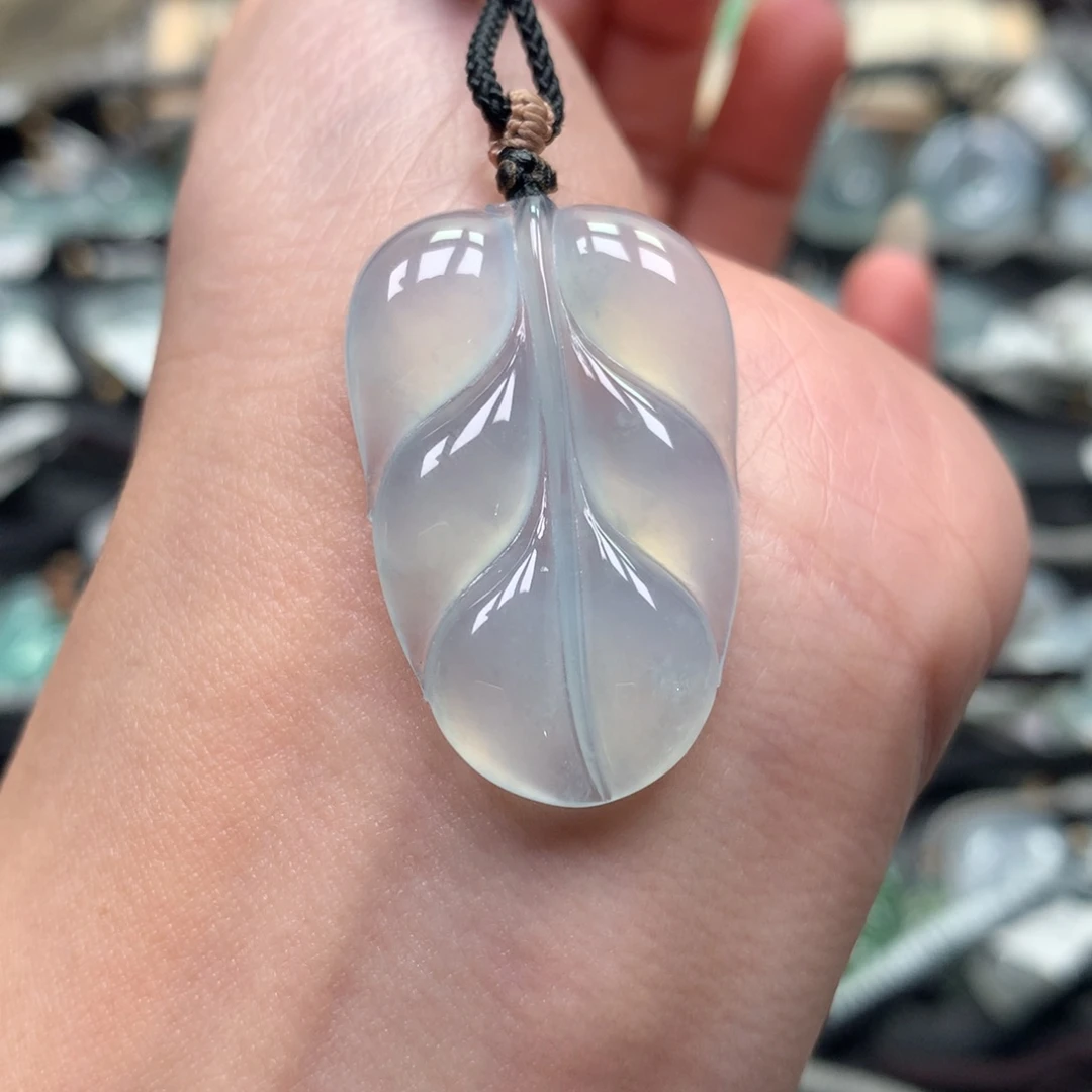 翡翠颈饰未镶嵌叶子