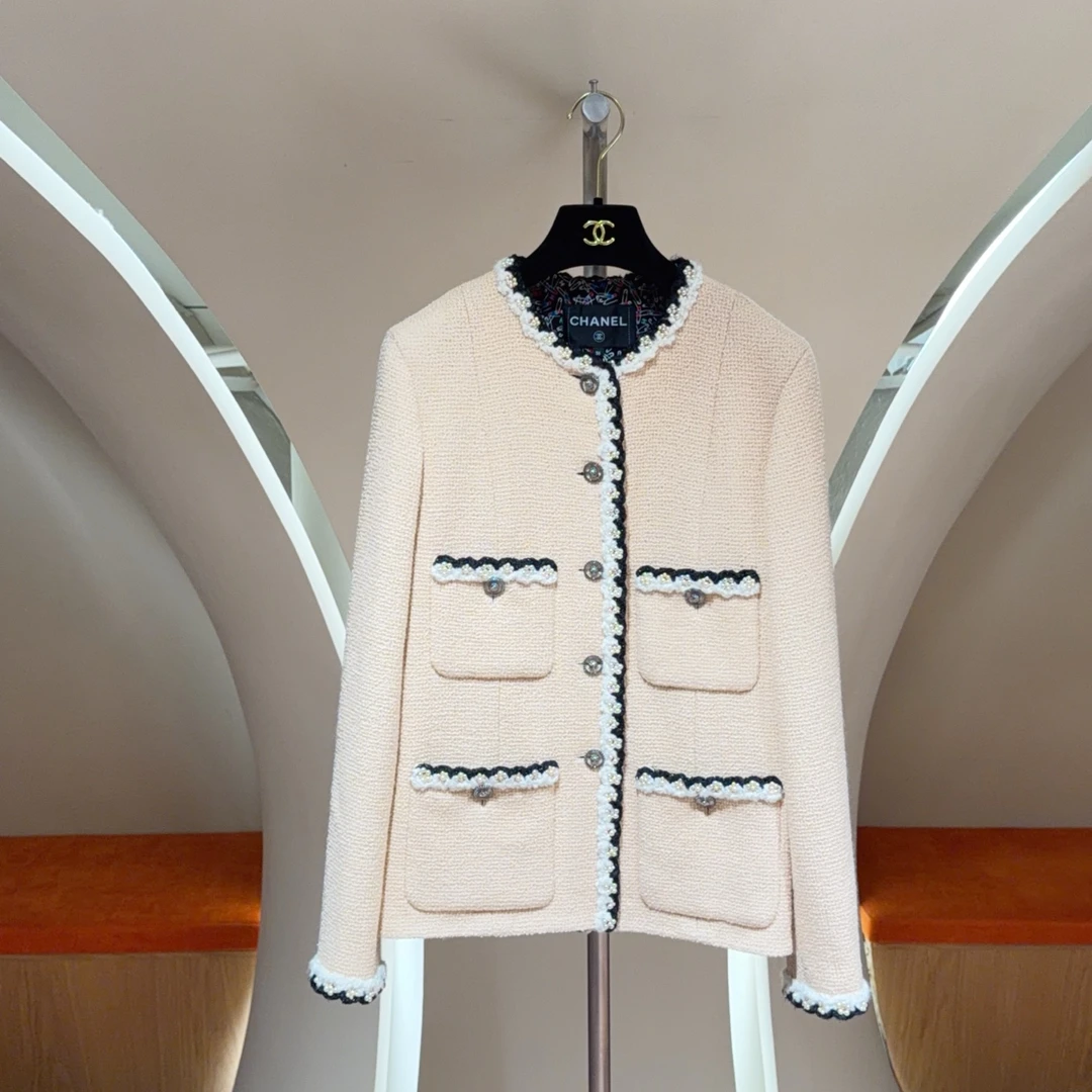 未使用 Chanel/香奈儿 24A米色粗花呢圆珠花朵黑白拼色边外套36码