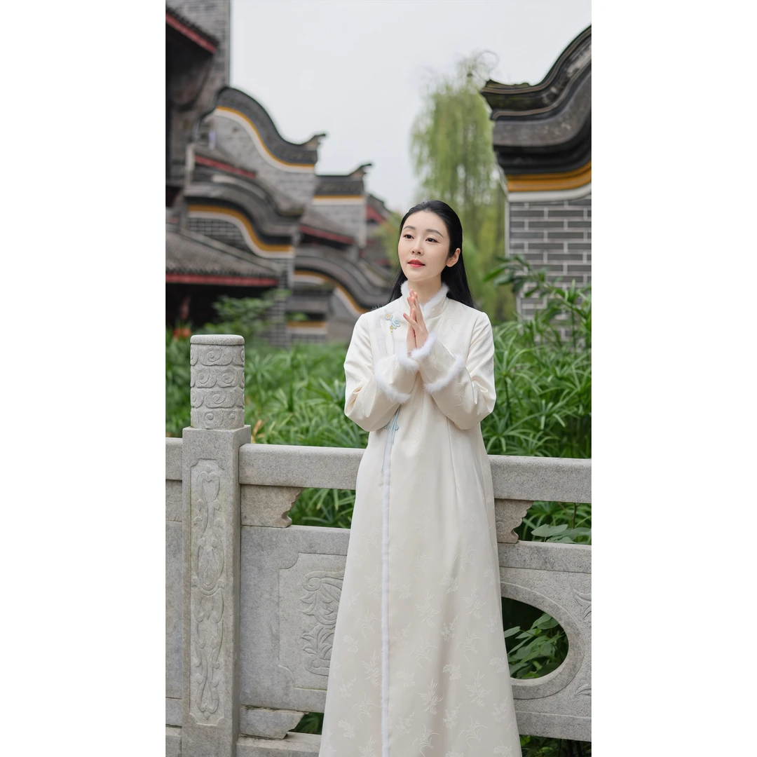 【兰亭渡】冬季新中式白色提花斜襟气质优雅保暖长款棉服
