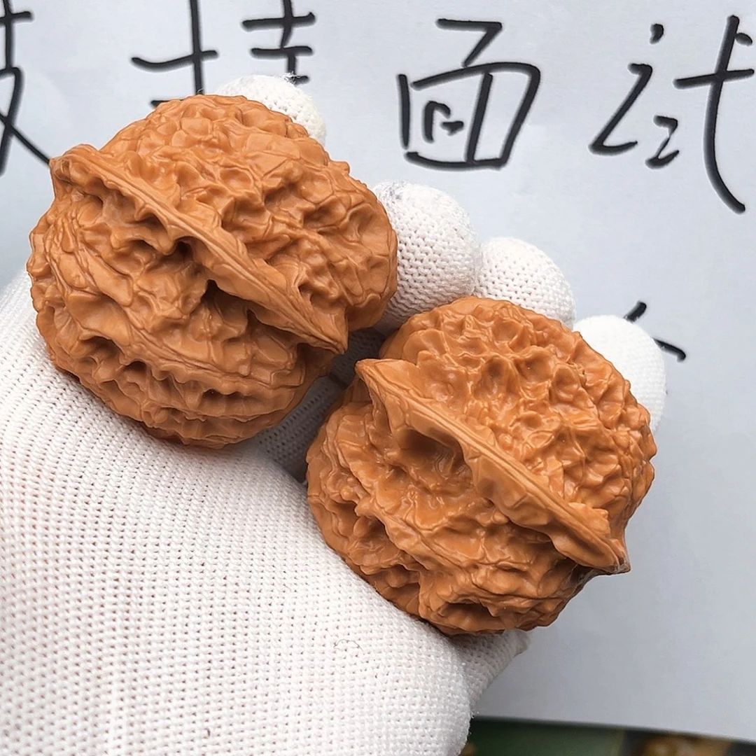 文玩核桃吊坠大花狮子头