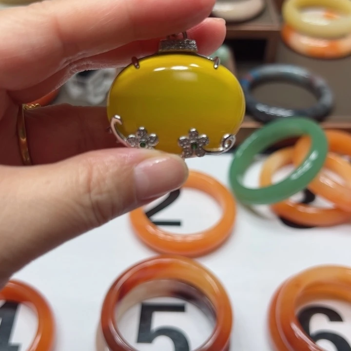 石英质玉（黄龙玉）未镶嵌手镯醒*