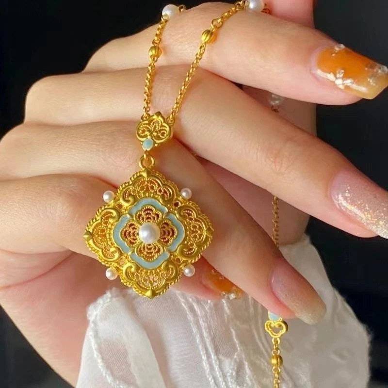 铜亚克力吊坠 金色高级感复古女轻奢项链时尚锁骨吊坠宫廷风链百