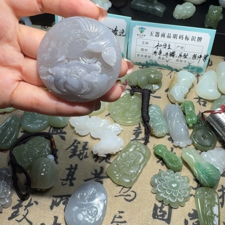颈饰未镶嵌和田玉