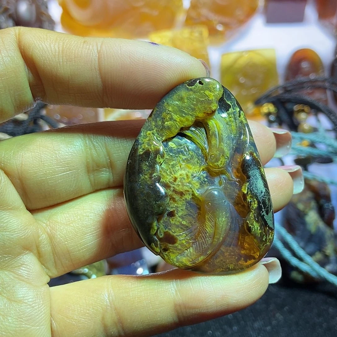 琥珀颈饰未镶嵌鱼