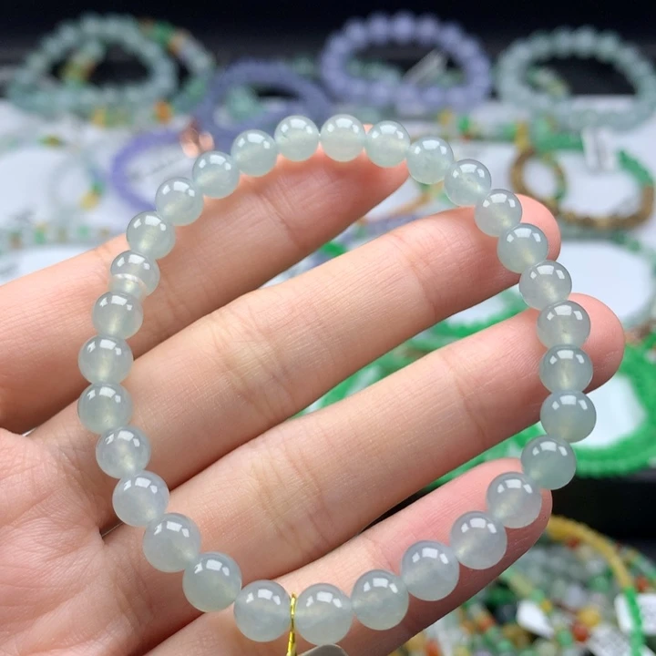 翡翠手镯未镶嵌翡翠