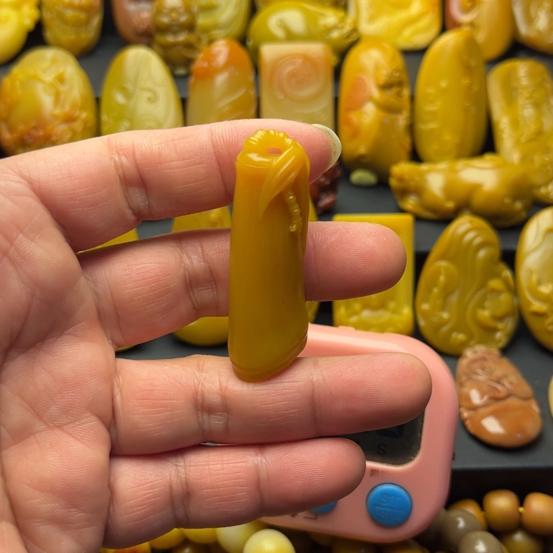 玩***亚石英质玉未镶嵌颈饰