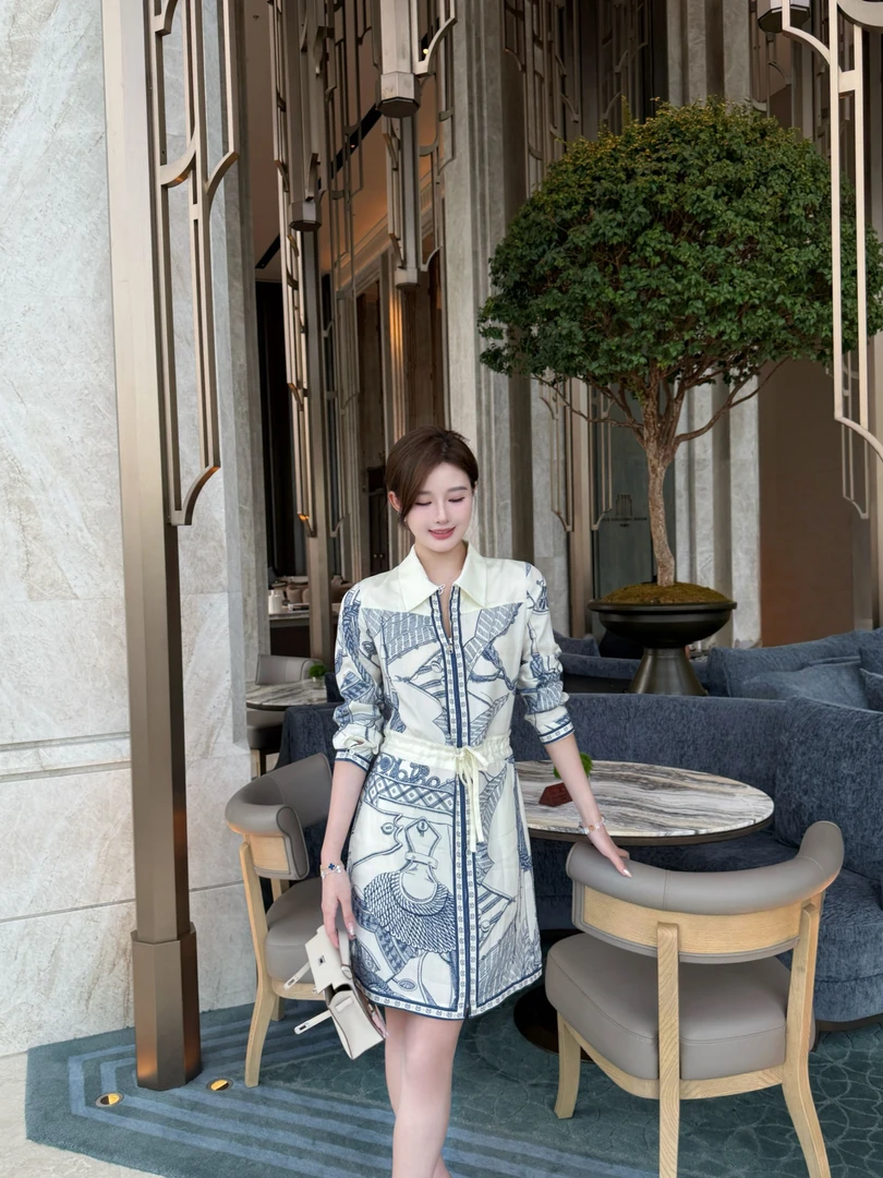 WAN2高定 设计师原创100%莱赛尔天丝青花蓝印花收腰长袖连衣裙