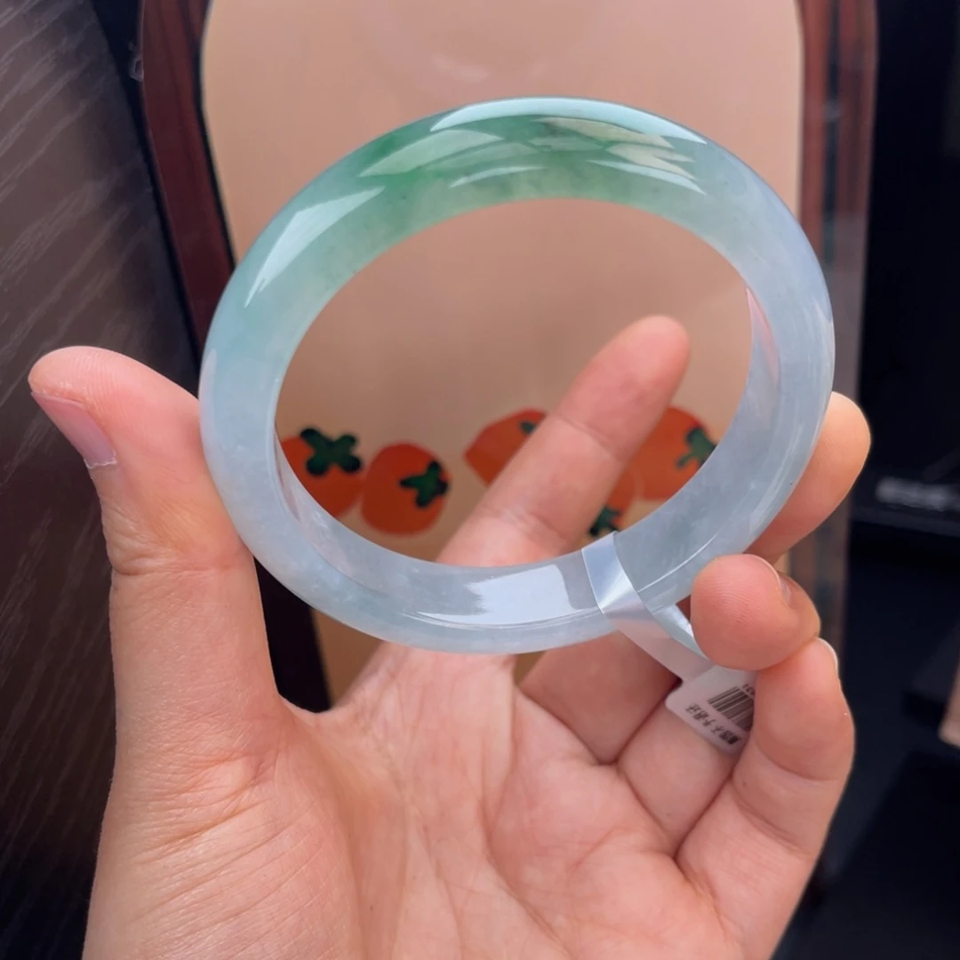 翡翠手镯未镶嵌正圈